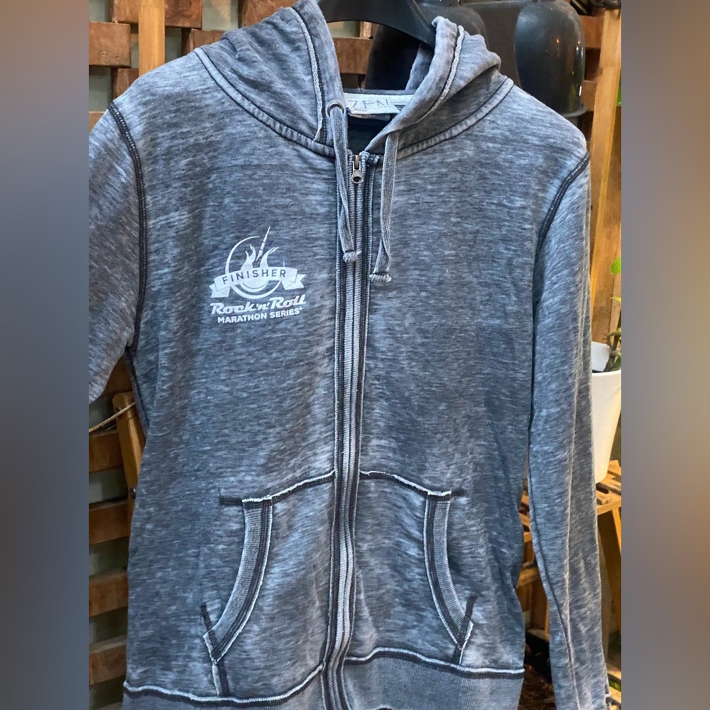 IRONMAN XL MAN ZIPPER NEW!!